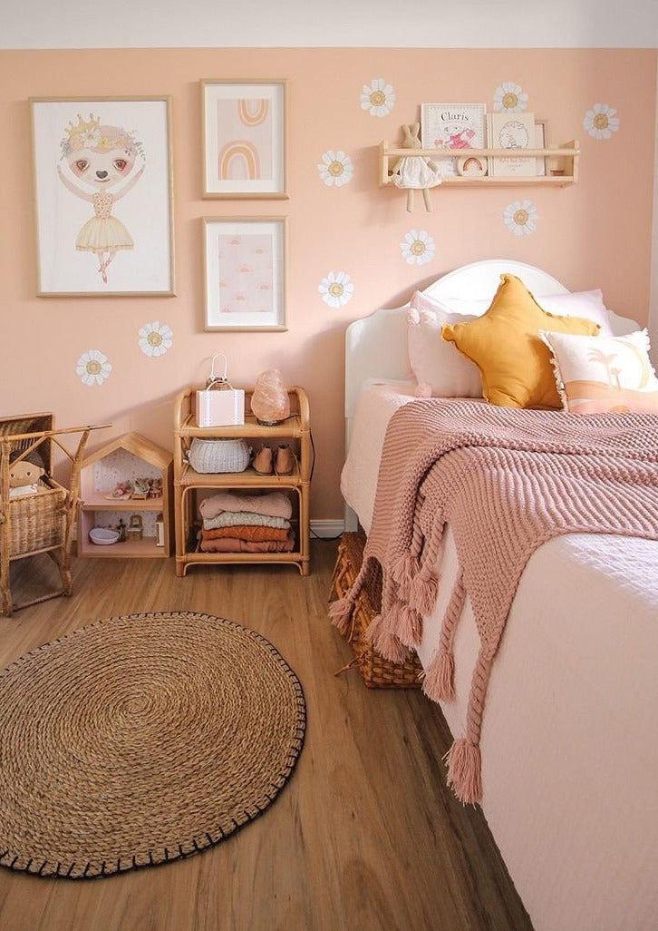 girls bedroom using daisy wall stickers