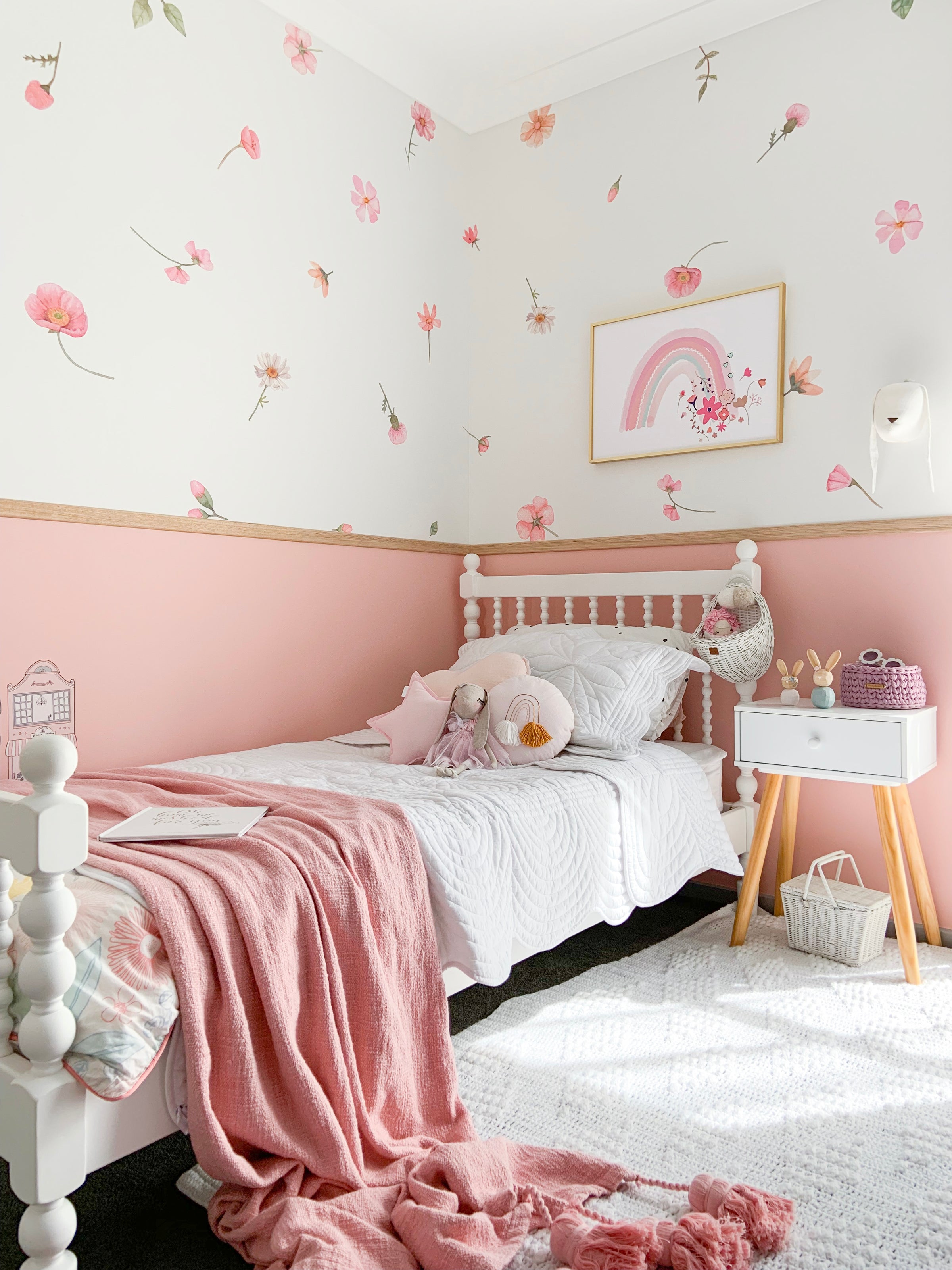 Flower wall stickers in girls bedroom